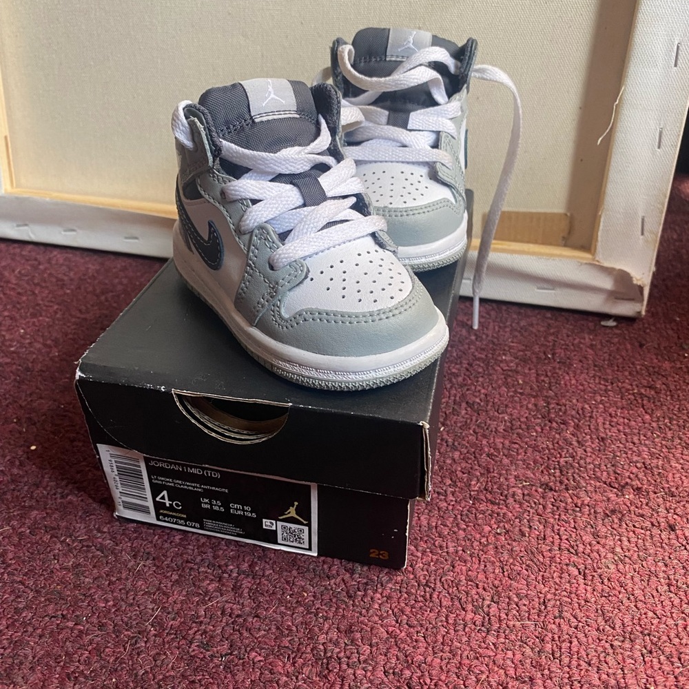 Smoke Grey/White Jordan 1 in a size 4c.